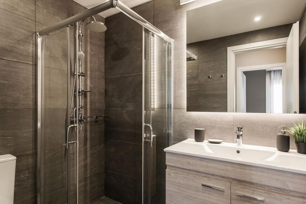 Piraeus Deluxe 2Bdr Apt - Near Metro And Port Extérieur photo