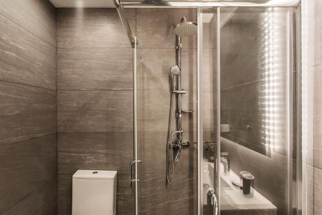 Piraeus Deluxe 2Bdr Apt - Near Metro And Port Extérieur photo
